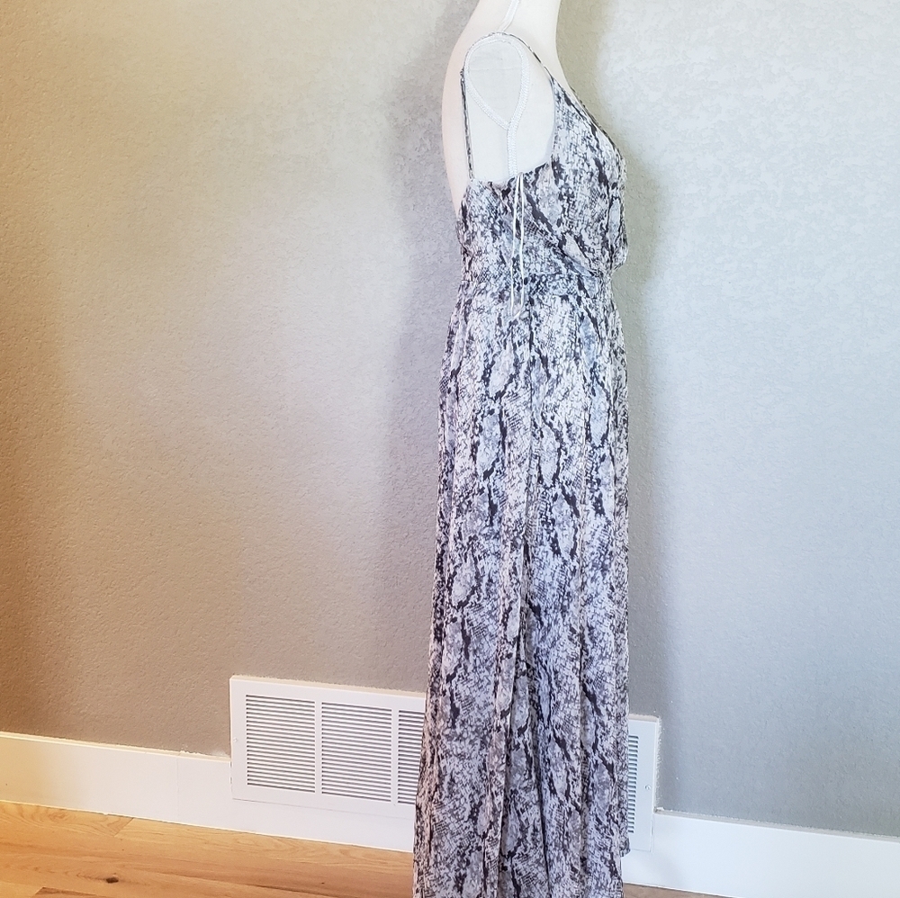 Astr The Label snake print maxi wrap dress size Medium - Picture 11 of 13